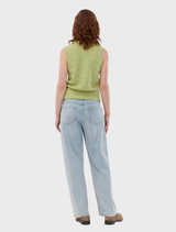  Tarragon-colored Ulvamd top, showcasing a contemporary style with a comfortable fit for everyday use.