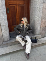 Summer Sand Unikamd jeans by Modström, showcasing a loose fit, wide legs, and pockets, perfect for a casual streetwear style.
