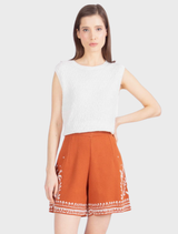 Urban botanic patterned jacquard shorts in nougat, highlighting a contemporary and fashionable aesthetic.