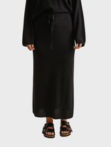 Winter Retreat's Merino Cotton Skirt in Noir, combining comfort and sophistication for winter fashion.