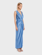 An elegant slip dress with a dazzling glitter effect, embodying the glamour of the Gatsby style in its design.
