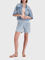Stylish light denim shorts crafted from 100% lyocell, with an elastic waistband and both side and flap pockets for convenience.
