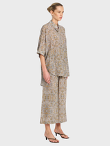 Spinifex-colored Pace Pant, showcasing a relaxed fit and breathable fabric, suitable for both leisure and outdoor activities.