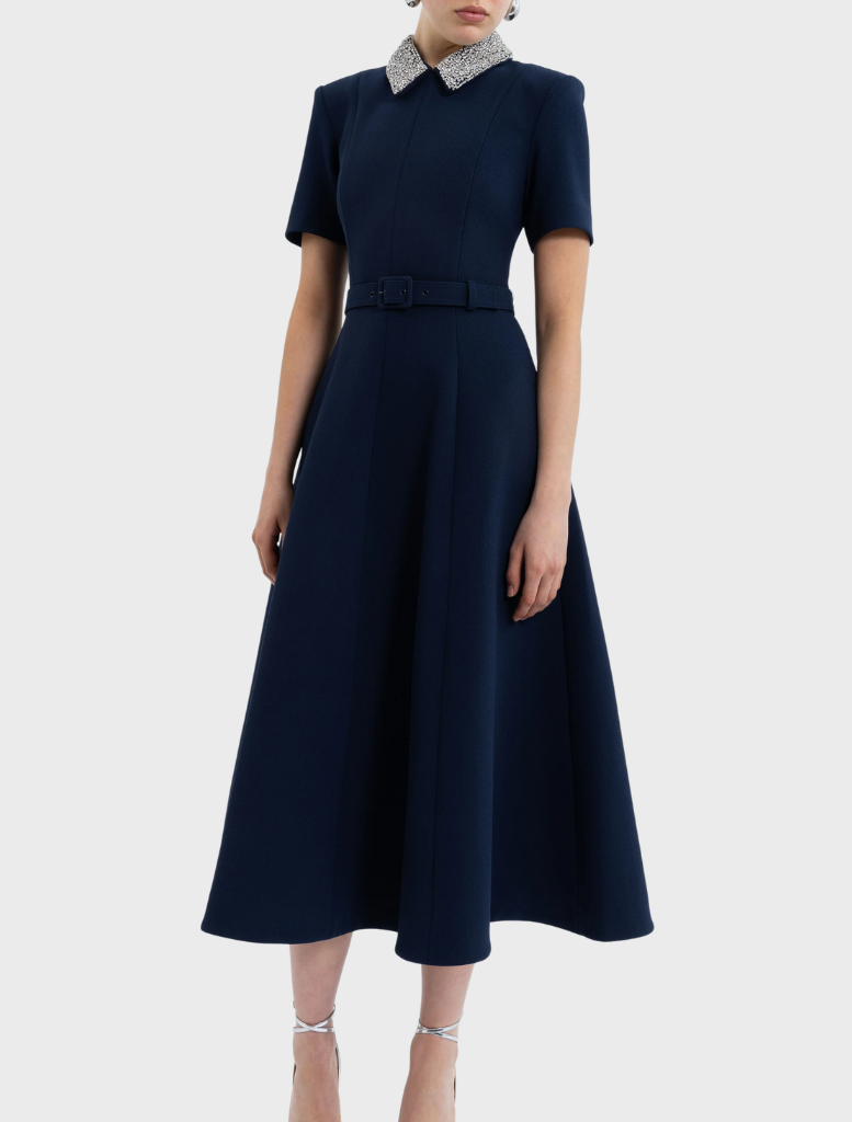 Navy Xena midi dress with short sleeves, combining comfort and elegance for a chic look in any setting.