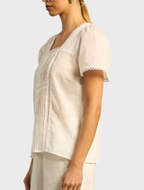 Floss shade Yonder Top, designed with a contemporary look ideal for both casual and dressy settings.