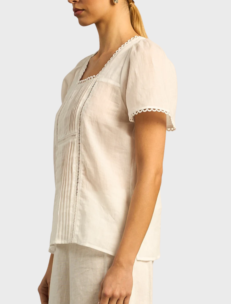 Floss shade Yonder Top, designed with a contemporary look ideal for both casual and dressy settings.
